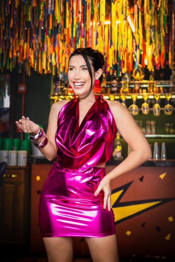 Look Completo Pink Power Shine – Metalizado Impactante para Carnaval