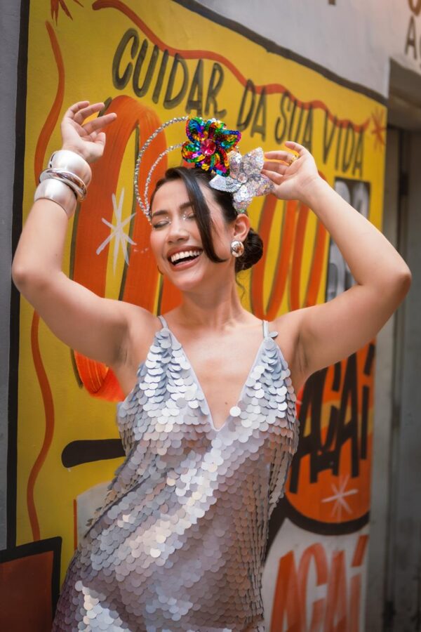 Look Completo Carnaval Brilho Total – Paetê Prateado Glam