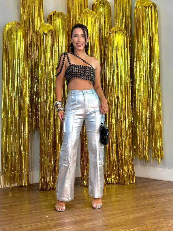 Conjunto Feminino Cropped Mula Manga em Pedrarias + Calça Cargo Prata Carnaval Glam