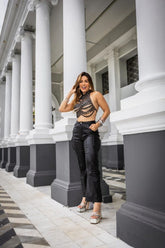 Conjunto Feminino Cropped Gola Alta em Miçangas + Calça Cargo Preta Carnaval Glam