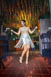 Conjunto Feminino Cropped Trança com Franja + Saia Prata Carnaval Glam