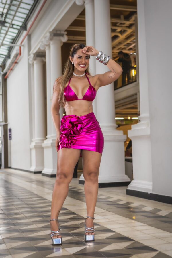 Conjunto Feminino Top Cortininha Fio e Saia Lamê Flor Pink Carnaval Glow