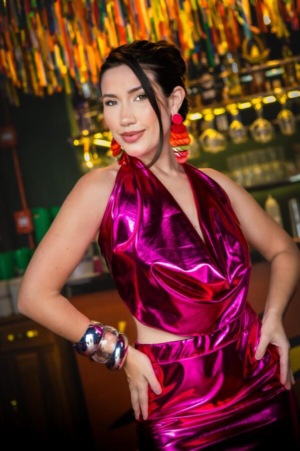 Look Completo Pink Power Shine – Metalizado Impactante para Carnaval