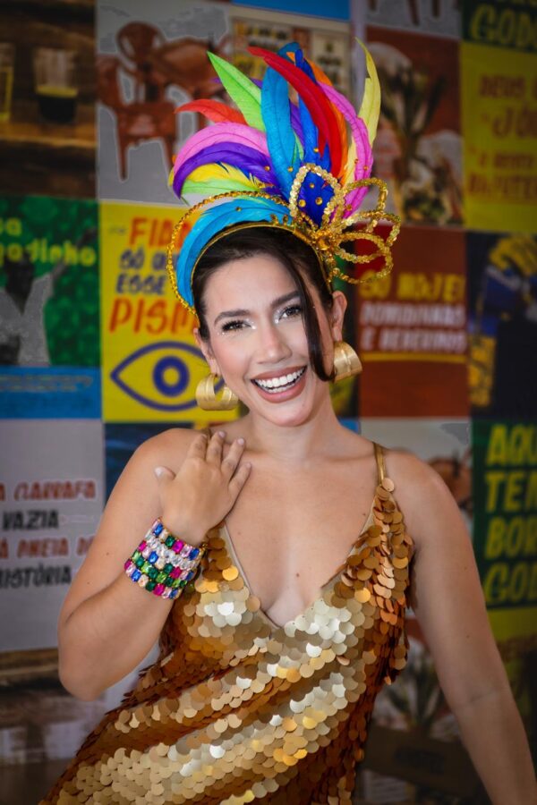 Look Completo Ouro Carnaval Luxo – Paetê Dourado Impactante